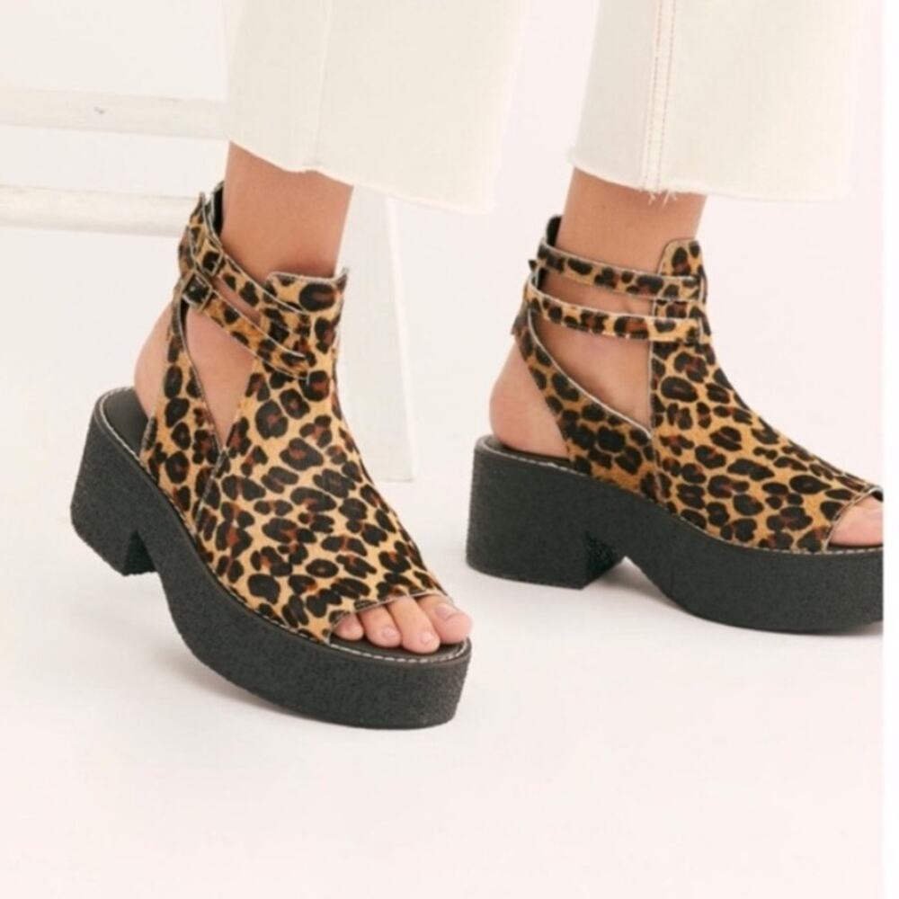 Free People Hallie Animal Print Platforms sz 38